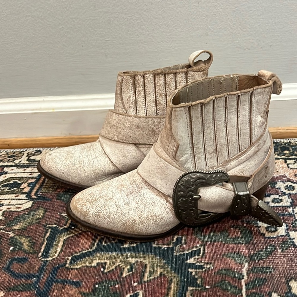 Matisse understated leather boots